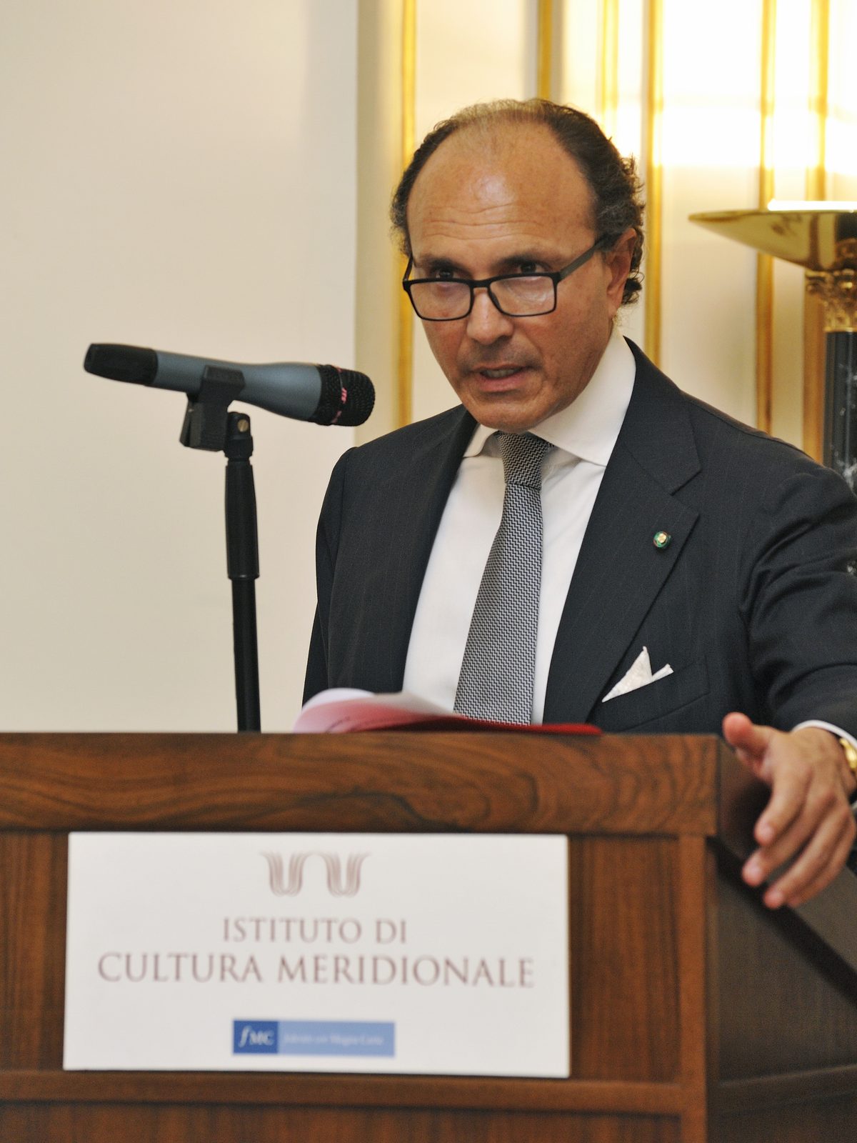 Gennaro Famiglietti, Presidente dell'Istituto di Cultura Meridionale, durante un intervento