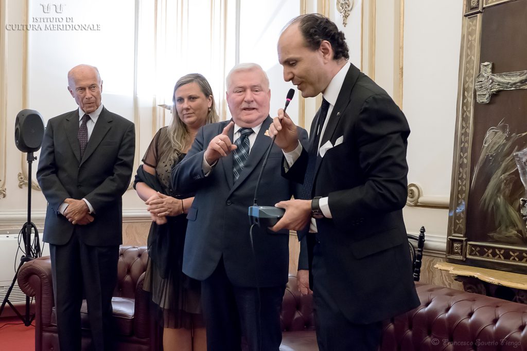 Il Sud premia Lech Walesa.