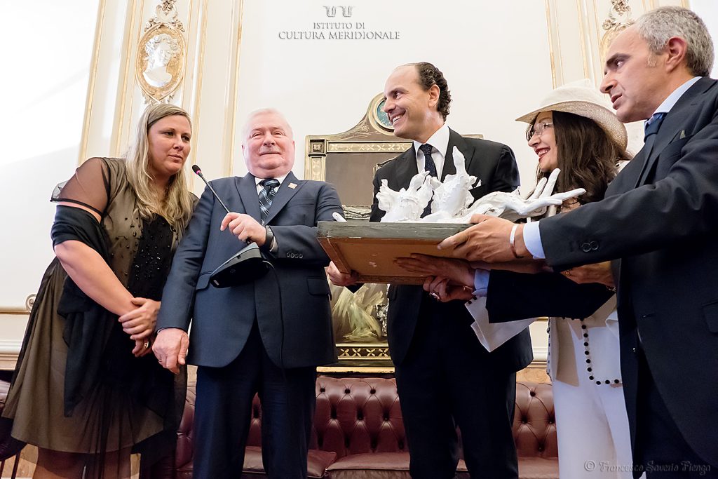 Il Sud premia Lech Walesa.